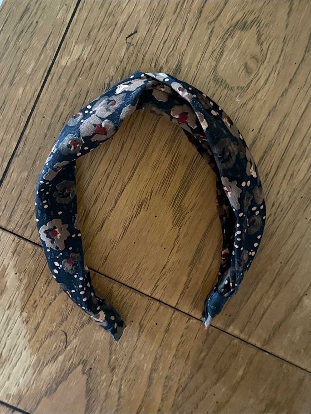 Floral Twist Headband in Black